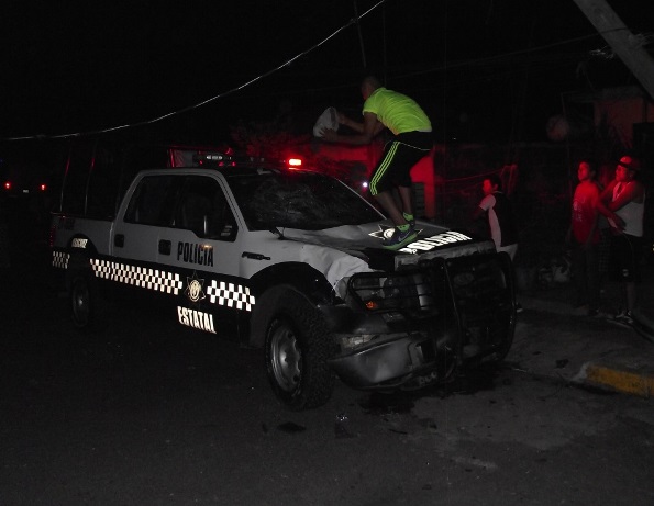 Balean patrulla de SSP en GutiérrezZamora; ocasionó que se estrellara contra barda. Noticias en tiempo real